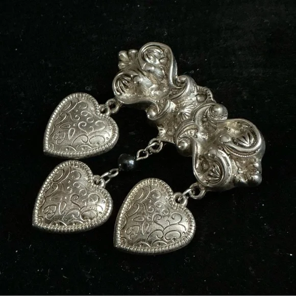 Pewter-tone Victorian styled embellished heart bar pin - Picture 4 of 5